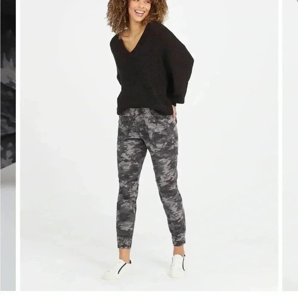 SPANX Stretch Twill Joggers - Picture 1 of 7